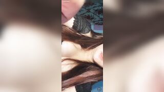 Chưa thấy bé teen Việt nào mà có quả ngực to tròn trịa đến vậy luôn chắc cỡ cái đầu k