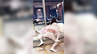 Cosplay hầu gái giống e loli ngồi trên ghế cho e bú cu sướng r đè e ra đụ bắn vào lồn