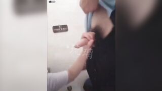 Nứng lồn bất chợt, cô giáo thực tập kéo tạm em hsinh lạ vào để địt