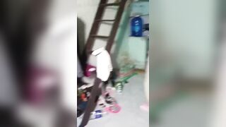 Đang đụ thì bị Ck của bồ đến bắt, hiện trường quá hỗn loạn