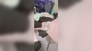 1p dâm loạn, lén ngửi lồn nhỏ em họ