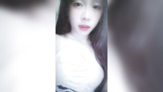Em học sinh du trend xoa vếu cho người yêu xem