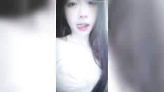 Em học sinh du trend xoa vếu cho người yêu xem
