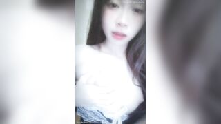 Em học sinh du trend xoa vếu cho người yêu xem