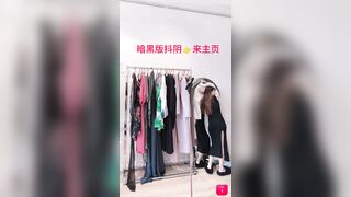 Gái xinh Loli mình dây Bán quần áo, Lộ Núm Vú Trước Gương nứng vcl