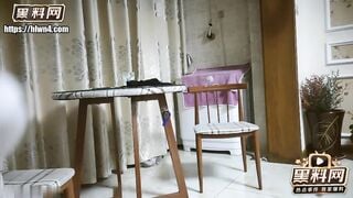 Tụt quần gạ e dâu bú cu rồi bế e lên bú lồn bắt e chổng mông banh lồn đụ lút cán