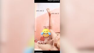 Mới lớn đã tập tành thủ dâm móc lốp rồi