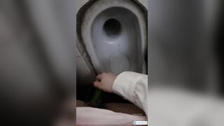 Dâm nữ học sinh TQ chuyên nứng lồn lén lút móc lồn public ở trường học #1
