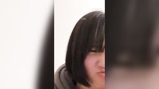 Cô gái Nhật Bản dễ thương đang tự thỏa mãn 2