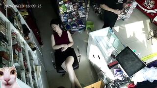Chủ quán ngủ quên bị thanh niên bín thái sàm sỡ