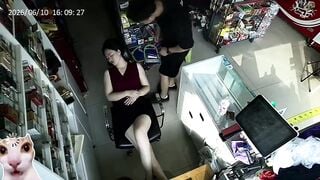 Chủ quán ngủ quên bị thanh niên bín thái sàm sỡ