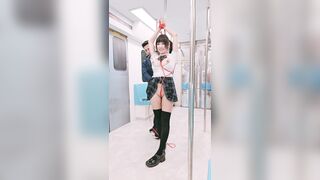 Em teen học sinh vú bự bị trói bắt show hàng trên tàu điện ngầm bị ng lạ sờ mó #2