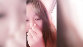 Bạn thân cho coi bướm bắt ngờ đút cu nhấp