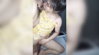 Ngủ chung cô bạn thân được ẽm bú cu cho nghịch lồn
