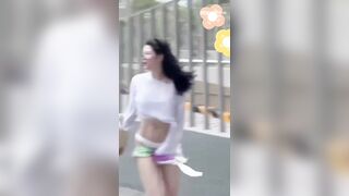 Bão, Gió Thổi Tốc Váy Gái Xinh Còn Đúng Cái Quần Lót Dâm Kích thích vl