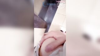 Dẫn em họ đi ăn khuya rồi tranh thủ lúc đi thang máy k có ai mà đè e ra đụ public