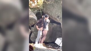 Quay lén phượt thủ chịch nhau tại hàng đá