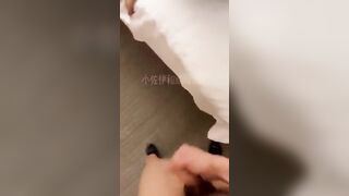 Vợ anh ấy trước mặt anh ta như một con chó cái nhỏ dịu dàng! 2