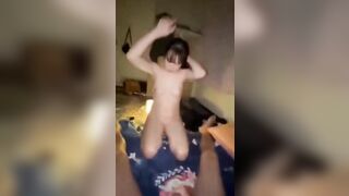 Nhỏ em họ lần đầu được anh bắn vào miệng