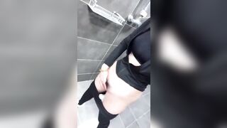 Em sinh viên hàng non khoe hàng non nhiều nước trong nhà vẹ sinh