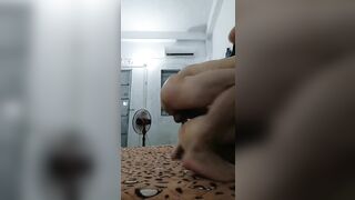 Bé học sinh cấp 3 đi học về sang trọ anh địt dâm đãng vãi