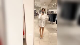 Vãi, Gái xinh Vào TTTM public, Cởi quần lót mặc đồ ở TTtM thủ dâm