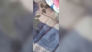 “che mặt đi vạch ra cho a xem tí ngyeu m ở đây đâu mà phải lo” cởi đồ con em cùng cha