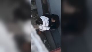 Thanh niên dụ dỗ em nữ sinh public nhưng bất thành vì đút mãi không zô