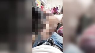 Thanh niên cứng qua nhà bạn gái đụ bạn gái trước mặt mẹ bạn gái luôn.