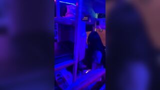 làm gì khó coi vậy gái