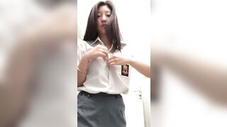 Em học sinh 2k8 vú to lồn non lắm lông khoe hàng