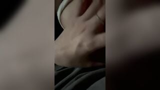 nằm cạnh con bạn thân mà vú cứ ngồn ngộn thế này