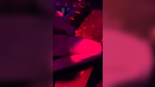 bú lồn địt nhau luôn trong quán bar của các dân chơi