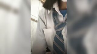 Nữ sinh nhật bản thủ dâm sau giờ học mệt mỏi
