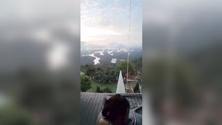 Bỏ vợ ở khách sạn vợ bị nhân viên lễ tân vào đè đụ