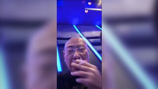 ÔNG CHÚ ĐẦU TRỌC ĐI HÁT ĐƯỢC MẤY E VIN CHO SỜ VÚ SỜ LỒN HÔN HÍT CÁC KIỂU