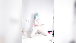 Em loli bím hồng thủ dâm bắn nước tung tóe