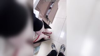 Sang nhà bạn ăn cơm mà chỉ thèm lồn vợ bạn
