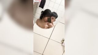 Vừa tắm vừa doggy nhau để không bỏ phí một phút nào