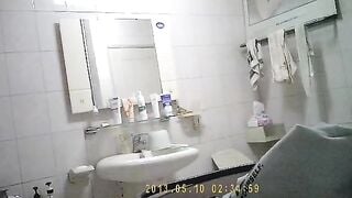 Thanh niên đặt cam quay lén nhà tắm lấy clip em kế tắm