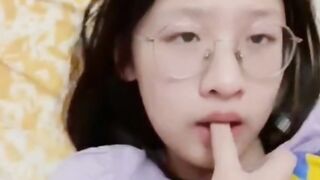 Teen xinh 2k9 vú to thủ dâm call sex cùng người yêu