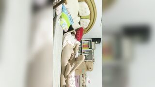 Hai bé nữ sinh mới lớn, nứng lồn chơi lesbian liếm lồn cho đỡ nứng