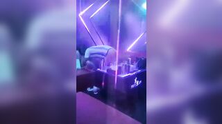 Lỗ video địt nhau bú lồn nhân viên karaoke mới nhất
