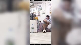 Trả kèo khoe hàng trên live lộ vú đẹp non