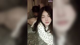 Bú lồn liếm lỗ địt con bạn thân cho nó quay video