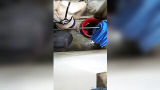 Quay lén cô giáo tắm