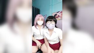 Hai em teen gái lâu ngày không đụ nứng quá livestream thủ dâm cho nhau 4