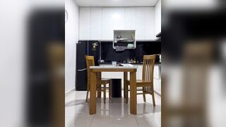 Đang học mà bị trộm đột nhập à