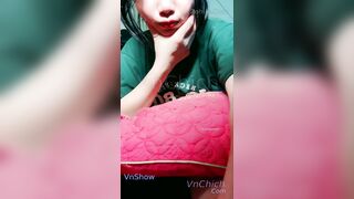 em gái Việt mới lớn lồn non tơ tập tành livestream vừa xe doremon vừa show hàng 2