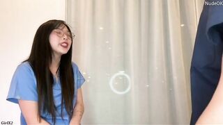 Gái xinh teen dễ dãi thích sục cu bú cặc trai lạ